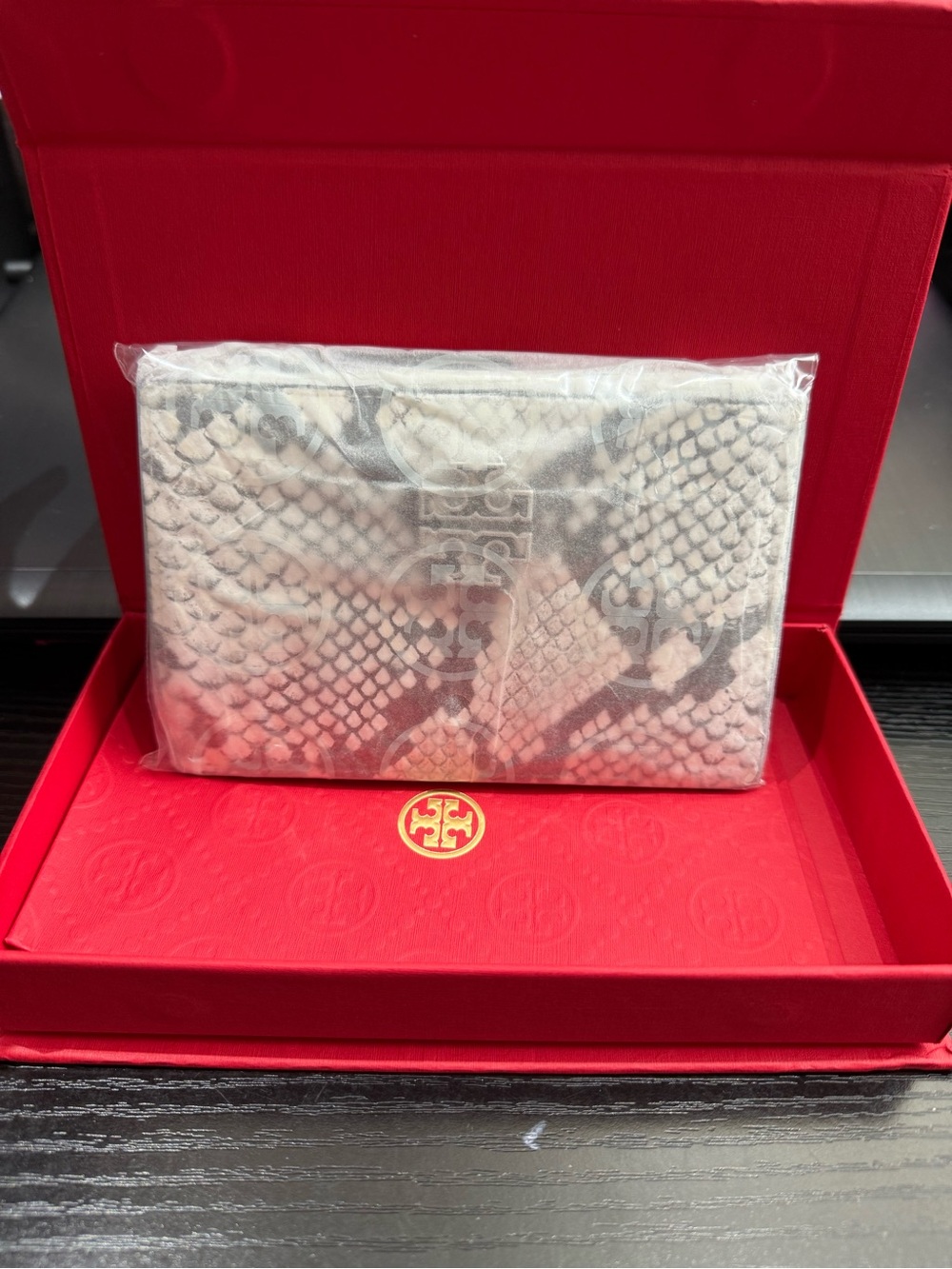 Tory Burch Britten Snake Embossed Leather Zip Card Case - Picture 2 of 4